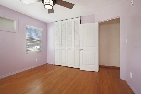 House in Saint Petersburg, Florida 3 bedrooms, 175.96 sq.m. № 1616306 - photo 11