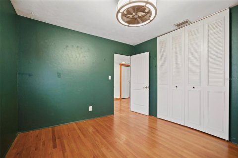 House in Saint Petersburg, Florida 3 bedrooms, 175.96 sq.m. № 1616306 - photo 23