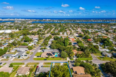 Casa en alquiler en Lantana, Florida, 2 dormitorios, 99.96 m2 № 1080805 - foto 1