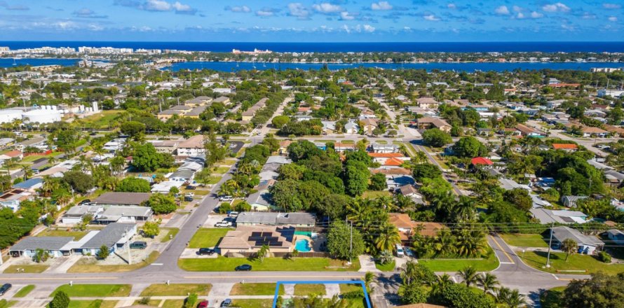 Casa en Lantana, Florida 2 dormitorios, 99.96 m2 № 1080805