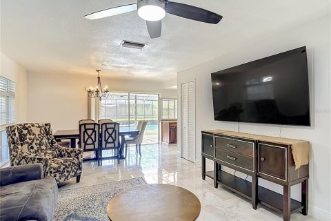 Villa ou maison à vendre à Tampa, Floride: 4 chambres, 189.24 m2 № 2203340 - photo 24