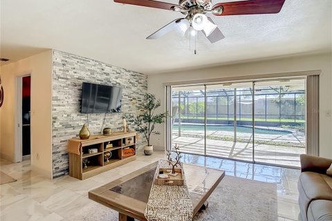 Villa ou maison à vendre à Tampa, Floride: 4 chambres, 189.24 m2 № 2203340 - photo 10