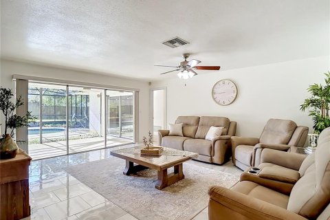 Villa ou maison à vendre à Tampa, Floride: 4 chambres, 189.24 m2 № 2203340 - photo 8