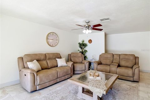 Villa ou maison à vendre à Tampa, Floride: 4 chambres, 189.24 m2 № 2203340 - photo 11