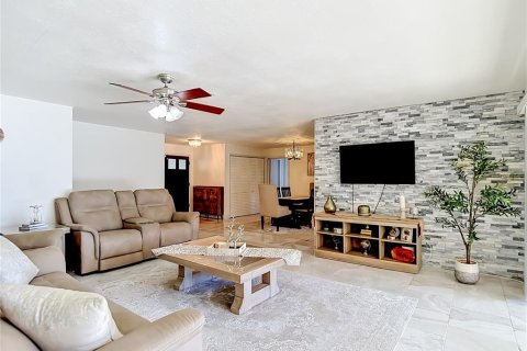 Villa ou maison à vendre à Tampa, Floride: 4 chambres, 189.24 m2 № 2203340 - photo 12