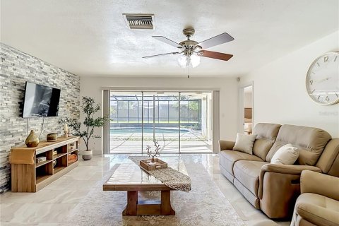 Villa ou maison à vendre à Tampa, Floride: 4 chambres, 189.24 m2 № 2203340 - photo 9