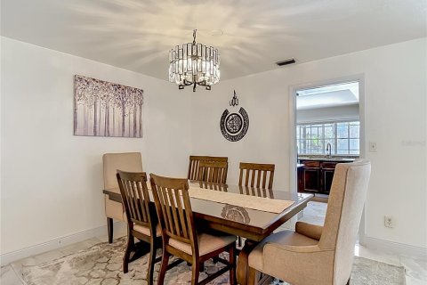 Villa ou maison à vendre à Tampa, Floride: 4 chambres, 189.24 m2 № 2203340 - photo 6