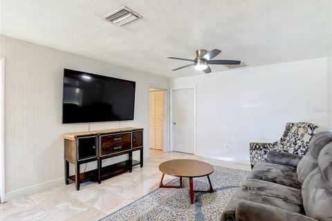 Villa ou maison à vendre à Tampa, Floride: 4 chambres, 189.24 m2 № 2203340 - photo 21