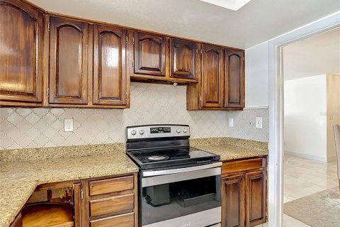 Villa ou maison à vendre à Tampa, Floride: 4 chambres, 189.24 m2 № 2203340 - photo 15