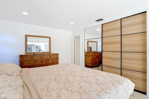 Villa ou maison à vendre à Tampa, Floride: 4 chambres, 189.24 m2 № 2203340 - photo 28