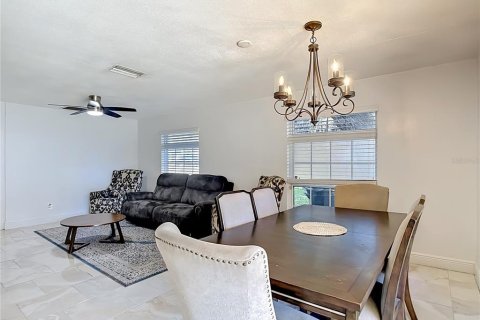 Villa ou maison à vendre à Tampa, Floride: 4 chambres, 189.24 m2 № 2203340 - photo 19