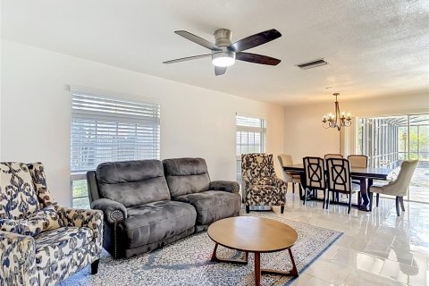 Villa ou maison à vendre à Tampa, Floride: 4 chambres, 189.24 m2 № 2203340 - photo 23