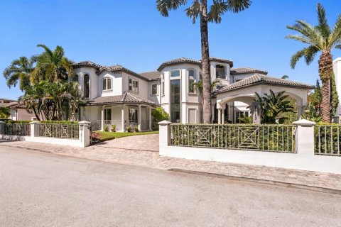 Casa en Tampa, Florida 6 dormitorios, 760.87 m2 № 2433338
