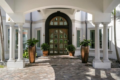 Casa en venta en Tampa, Florida, 6 dormitorios, 760.87 m2 № 2433338 - foto 3