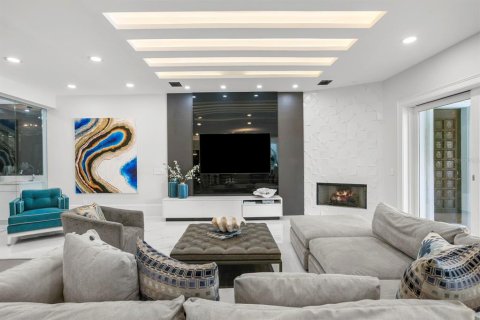 Casa en venta en Tampa, Florida, 6 dormitorios, 760.87 m2 № 2433338 - foto 12