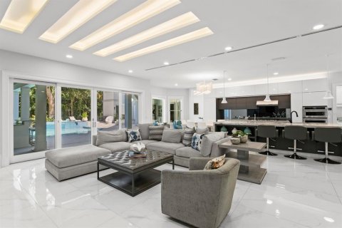Casa en venta en Tampa, Florida, 6 dormitorios, 760.87 m2 № 2433338 - foto 13