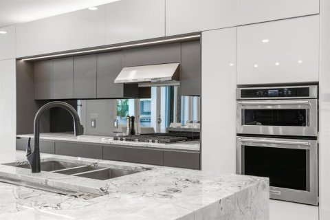 Casa en venta en Tampa, Florida, 6 dormitorios, 760.87 m2 № 2433338 - foto 16