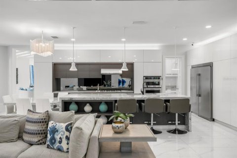 Casa en venta en Tampa, Florida, 6 dormitorios, 760.87 m2 № 2433338 - foto 15