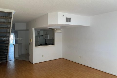 Townhouse in Sunrise, Florida 3 bedrooms, 130.9 sq.m. № 1836734 - photo 15