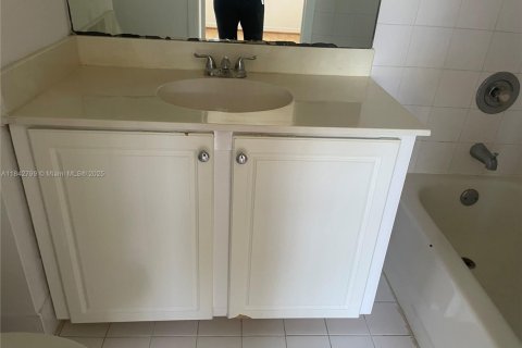 Townhouse in Sunrise, Florida 3 bedrooms, 130.9 sq.m. № 1836734 - photo 27