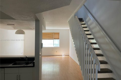 Townhouse in Sunrise, Florida 3 bedrooms, 130.9 sq.m. № 1836734 - photo 3