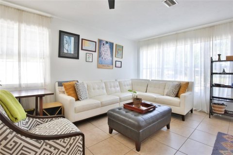 House in Sarasota, Florida 3 bedrooms, 147.71 sq.m. № 2236513 - photo 6