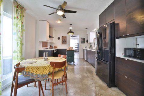 House in Sarasota, Florida 3 bedrooms, 147.71 sq.m. № 2236513 - photo 11