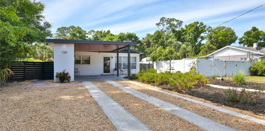 House in Sarasota, Florida 3 bedrooms, 147.71 sq.m. № 2236513