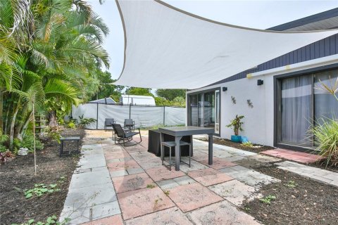 House in Sarasota, Florida 3 bedrooms, 147.71 sq.m. № 2236513 - photo 26