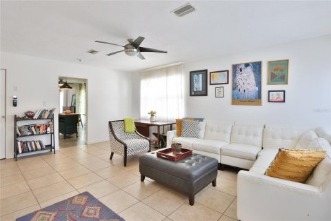 House in Sarasota, Florida 3 bedrooms, 147.71 sq.m. № 2236513 - photo 4