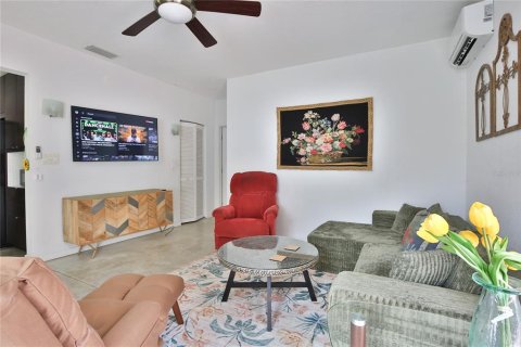 House in Sarasota, Florida 3 bedrooms, 147.71 sq.m. № 2236513 - photo 22