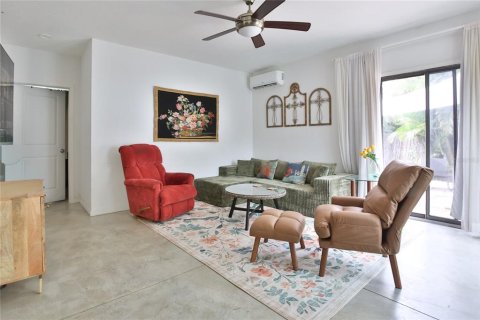 House in Sarasota, Florida 3 bedrooms, 147.71 sq.m. № 2236513 - photo 23