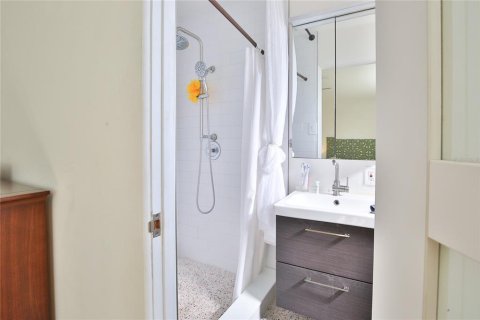House in Sarasota, Florida 3 bedrooms, 147.71 sq.m. № 2236513 - photo 16