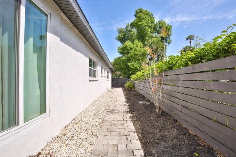 House in Sarasota, Florida 3 bedrooms, 147.71 sq.m. № 2236513 - photo 30