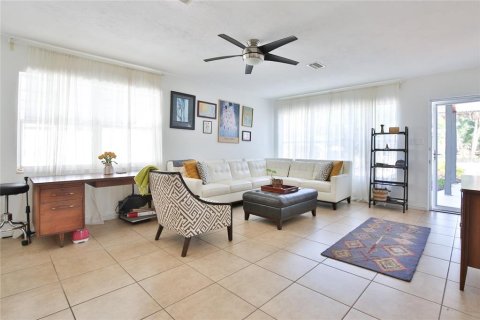 House in Sarasota, Florida 3 bedrooms, 147.71 sq.m. № 2236513 - photo 5