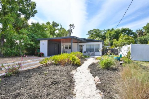 House in Sarasota, Florida 3 bedrooms, 147.71 sq.m. № 2236513 - photo 2