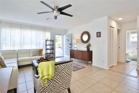 House in Sarasota, Florida 3 bedrooms, 147.71 sq.m. № 2236513 - photo 7