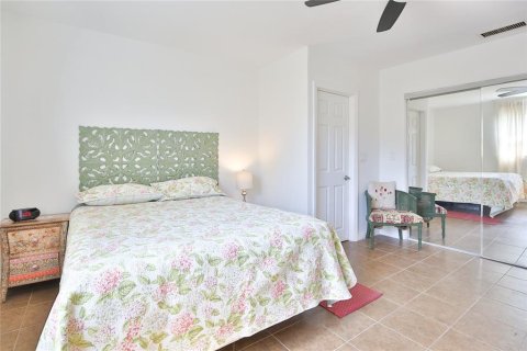 House in Sarasota, Florida 3 bedrooms, 147.71 sq.m. № 2236513 - photo 14