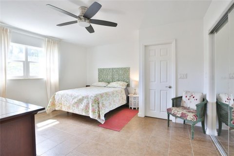 House in Sarasota, Florida 3 bedrooms, 147.71 sq.m. № 2236513 - photo 13