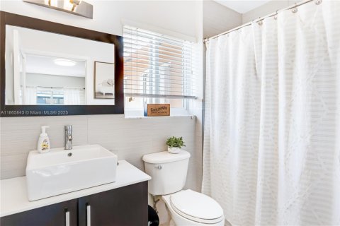 Condominio en alquiler en Miami, Florida, 2 dormitorios, 113.71 m2 № 1897110 - foto 11