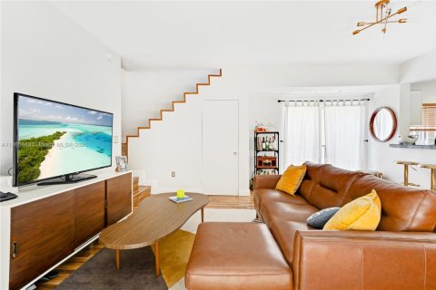 Copropriété à louer à Miami, Floride: 2 chambres, 113.71 m2 № 1897110 - photo 3