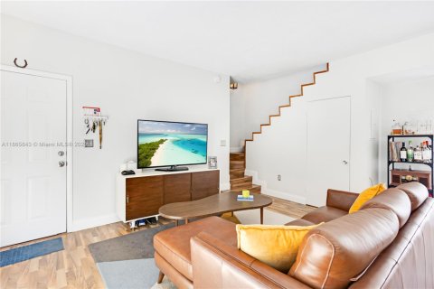 Condo in Miami, Florida, 2 bedrooms  № 1897110 - photo 2