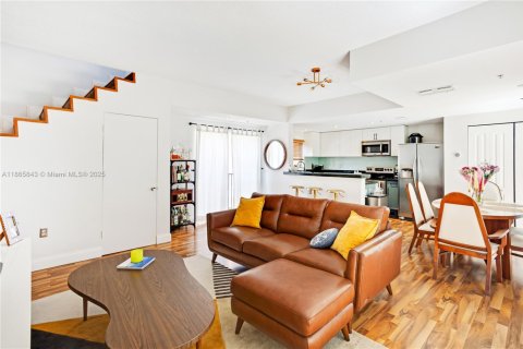 Copropriété à louer à Miami, Floride: 2 chambres, 113.71 m2 № 1897110 - photo 1