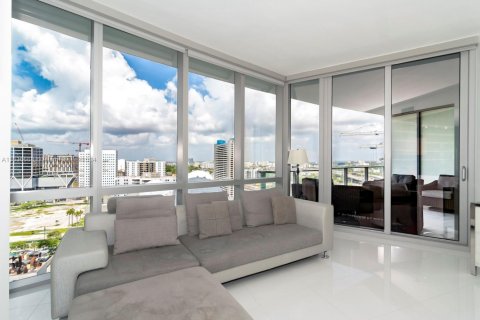 Condo in Miami, Florida, 1 bedroom  № 1859922 - photo 2