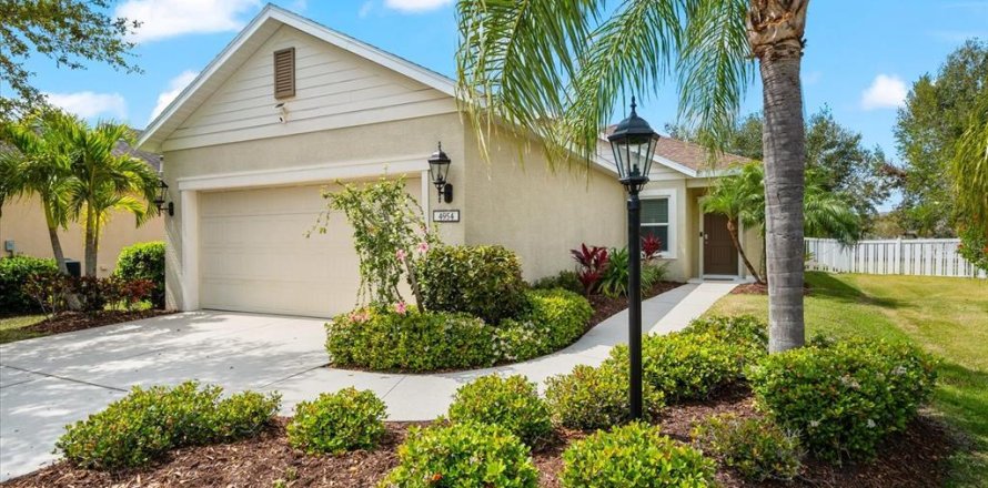 Villa ou maison à Lakewood Ranch, Floride 2 chambres, 121.98 m2 № 1916140