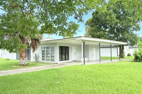 House in Melbourne, Florida 3 bedrooms, 150.69 sq.m. № 1919652 - photo 2