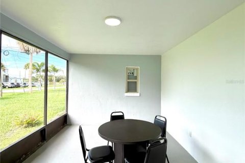 House in Melbourne, Florida 3 bedrooms, 150.69 sq.m. № 1919652 - photo 24