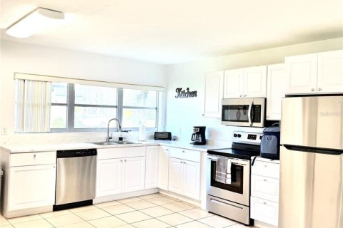 House in Melbourne, Florida 3 bedrooms, 150.69 sq.m. № 1919652 - photo 9