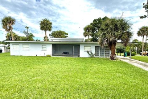 House in Melbourne, Florida 3 bedrooms, 150.69 sq.m. № 1919652 - photo 1