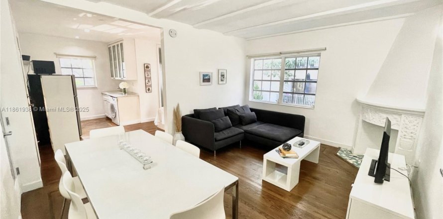 Condominio en Miami Beach, Florida, 1 dormitorio  № 1890615